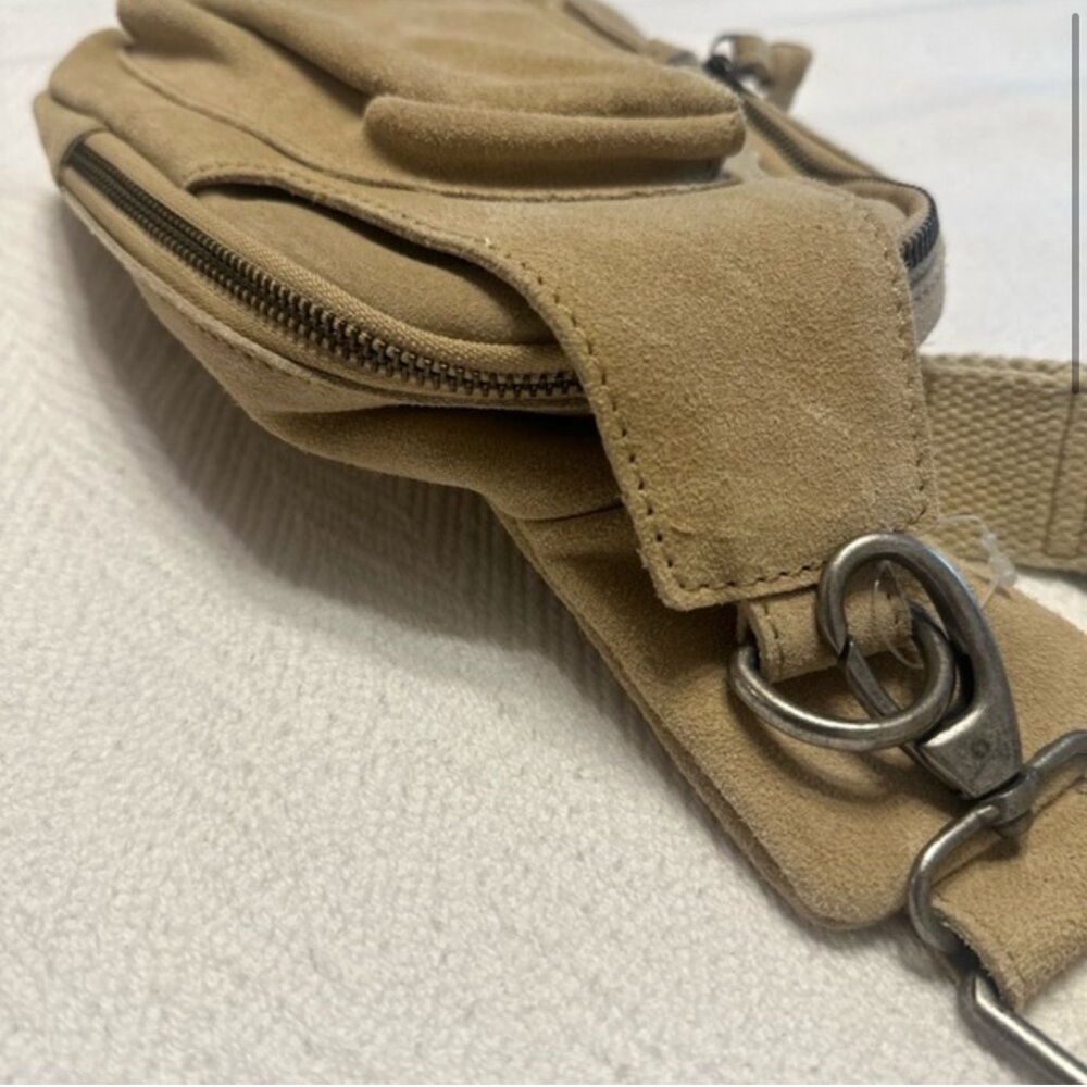 Free People Leather Hudson Sling Bag. - Picture 4 of 7
